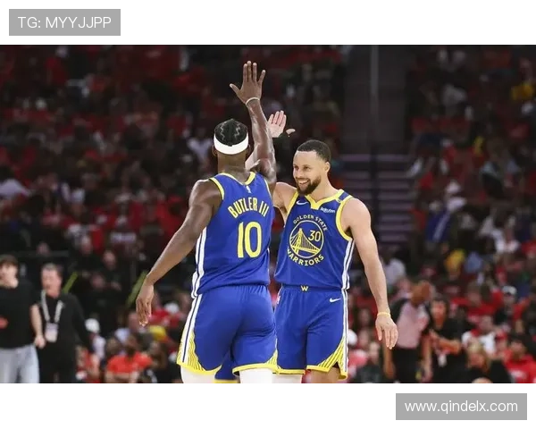 勇士主场发威十九分大胜快船全面展现强势攻守统治力表现精彩气势